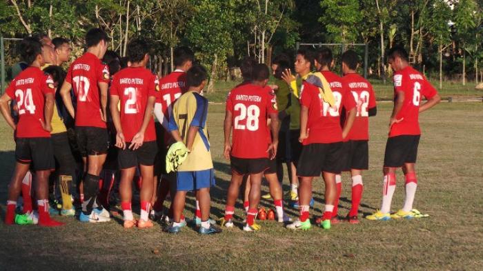 Lengkapi Slot Ujung Tombak