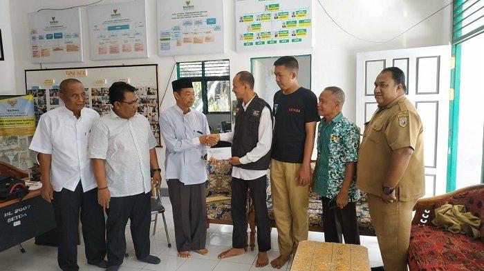 Lewat Tim Relawan, Baznas Tanahlaut Bantu Penderita Kanker Tenggorokan