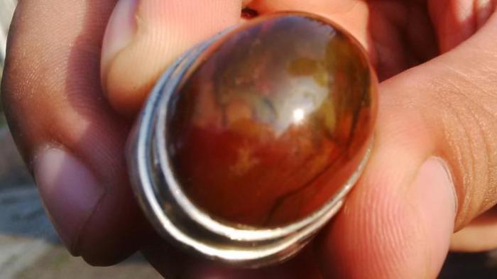 Ternyata Wanita Tak Suka Batu Akik