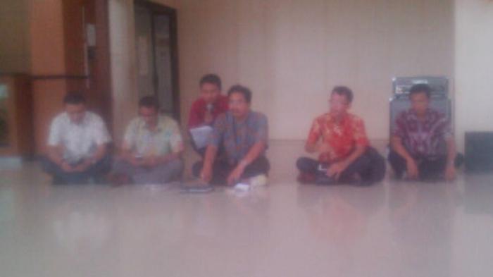 Puluhan Karyawan Wisma Energi Group Kembali Datangi Kantornya