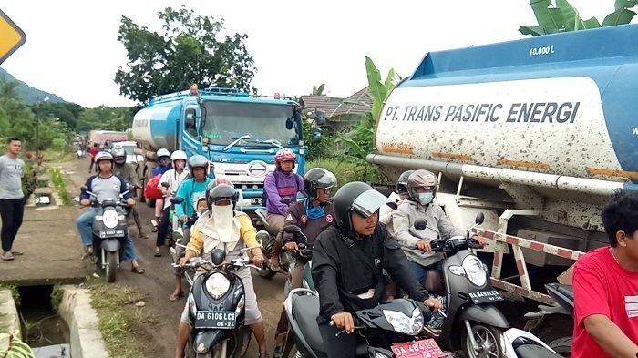 Jembatan Pabahanan Tala Putus, Jalur Alternatif Atilam-Kunyit Ramai Dilalui, Diberlakukan Buka Tutup