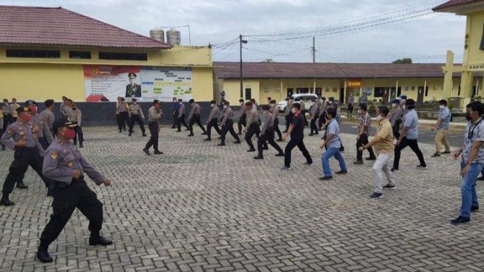 Antisipasi Serangan Pelaku Teror, Anggota Polres Kapuas Dibekali Latihan Beladiri