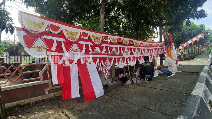 Jualan Bendera saat Pandemi, Pedagang di Kapuas ini Sebut Penjualan Menurun