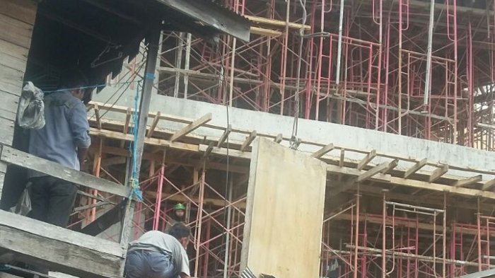 Lempengan Beton Proyek Duta Mall Jatuh dari Lantai Tiga dan Timpa Rumah, Ini yang Terjadi