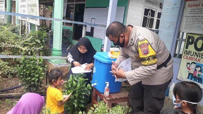 Bhabinkamtibmas Desa Binjai Tabalong Ajak Murid TK Jadi Sahabat Polisi