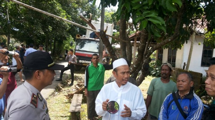 Tuding Perusahaan Pengepakan Rajungan Tak berizin, Warga Blokir Truk Kontainer