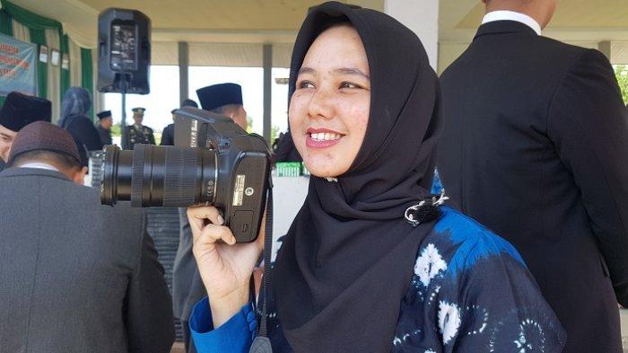 Suka Jepret dan Bikin Video Pendek, Begini Polwan Tapin Ini Beraksi Abadikan Momen