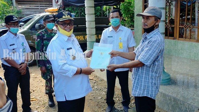 301 Sertifikat Tanah Diserahkan di Balangan, Petugas Datangi Rumah Warga