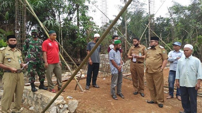 Kunjungi Rumah Ibadah di Kecamatan Halong Balangan, Bupati Ansharuddin Salurkan Dana Hibah