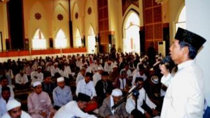 Saat Open House, Hasanuddin Murad Suguhkan Lupis dan Serabi