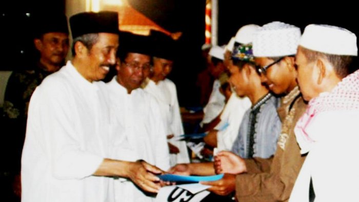 Sinoman Hadrah Al-Karamah Juara pertama Lomba Mobil Hias