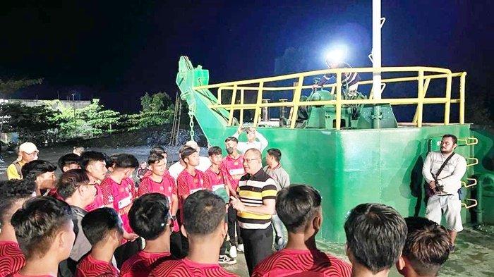 Bupati Kotabaru Sayed Jafar Lepas Tim Soeratin U-17 Kotabaru FC