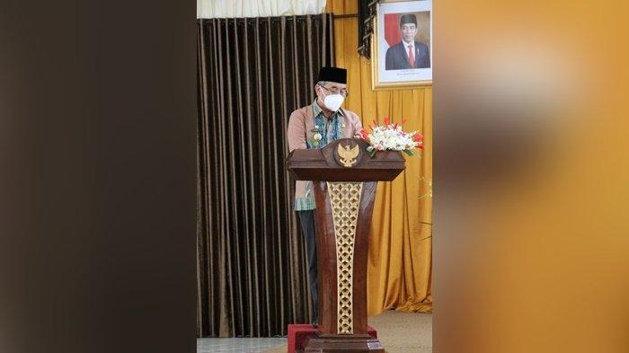 Dispera KPLH Beri Layanan 24 Jam Pengaduan PJU, Bupati HSS Serahkan Penghargaan Pencetus Inovasi