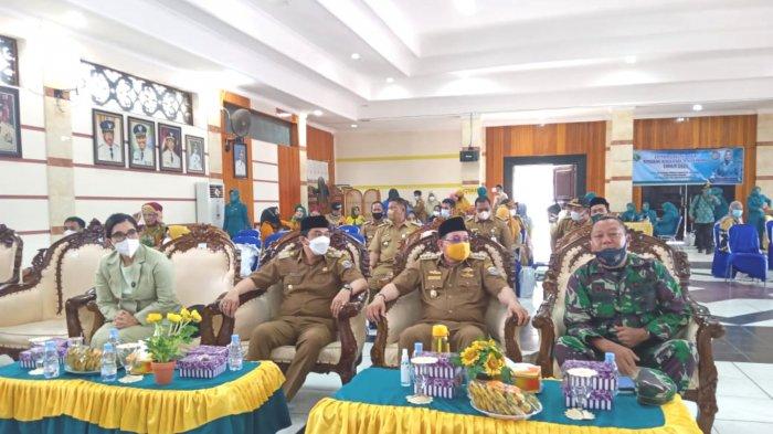 Peringatan HKG PKK ke-49, Bupati Sayed Jafar Hadiri Lomba Busana Kreasi Sasirangan Khas Kotabaru