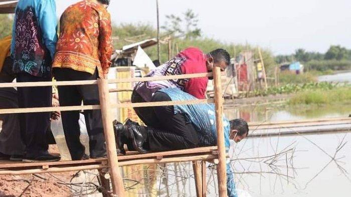 Puluhan Ribu Benih Ikan Ditabur di Dua Tempat di Tanah Laut, Begini Harapan Bupati