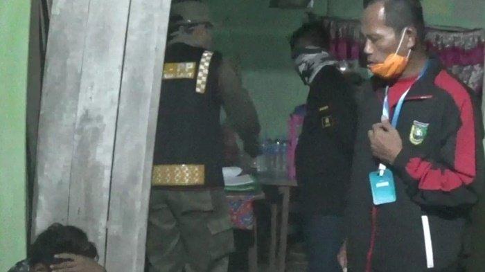 Patroli ke Kampung, Bupati Tanahlaut Tutup Paksa Dua Warung Malam