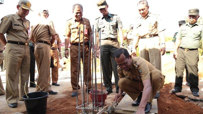 Bupati Tanah Laut Sukamta Letakkan Batu Pertama Pembangunan Kantor Kodim 1009 Pelaihari