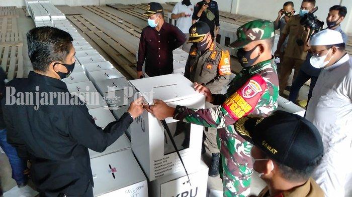 Logistik Mulai Didistribusikan, Bupati Ajak Jaga Kedamaian di Pilkada Tanbu 2020