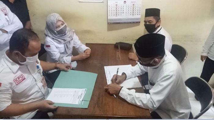 Pilkada Kotabaru 2020: Datangi KPU, Burhanuddin-Bahruddin Serahkan 19.302 Syarat Dukungan Perbaikan