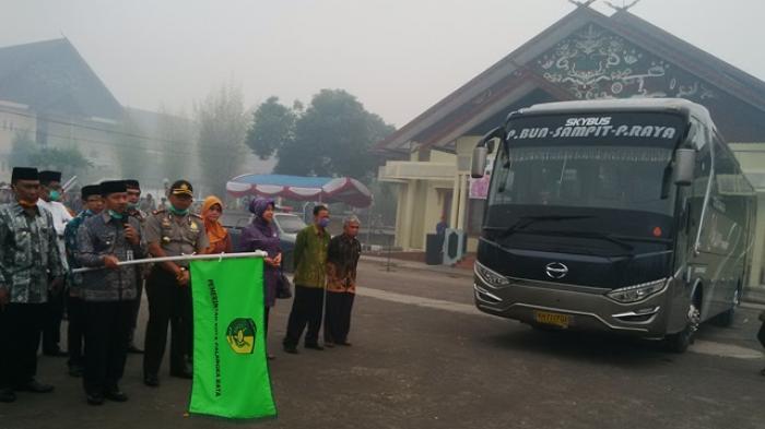 Jarak Pandang Cuma 100 Meter, Riban Serahkan Calhaj ke Tim Provinsi 