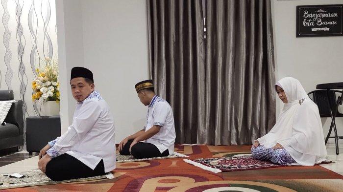 Pilkada Banjarmasin 2020, Ibnu Sina Salat Dhuha Sebelum Menuju TPS di Pemurus Dalam