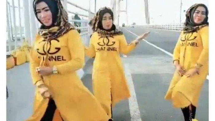 VIRAL Video 3 Wanita Serba Kuning Main TikTok di Jembatan Suramadu, Polisi: Ini Membahayakan