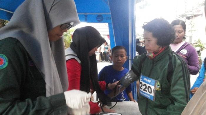 Ikut Senam Langsung Kontrol Kesehatan