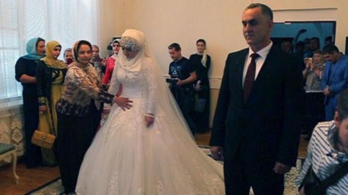 Menangis Saat Dinikahi Pria yang 30 Tahun Lebih Tua