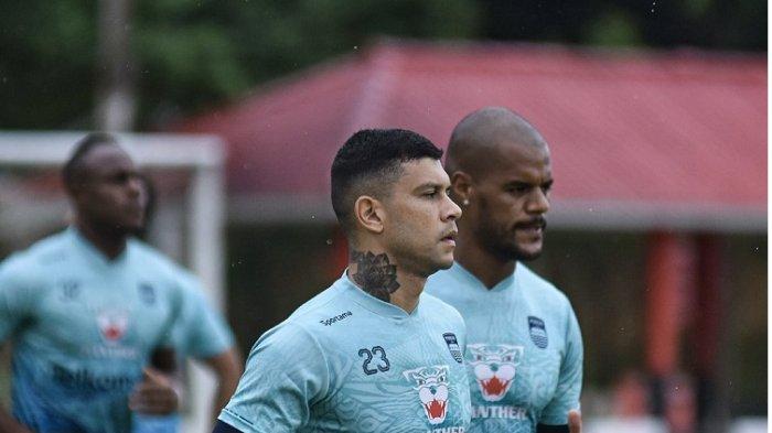 Ezra & DDS Brace, Ciro Alves Ciptakan Gol Indah, Hasil Akhir Persib vs Tajong Pagar Pesta Gol