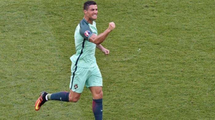 Setelah Melaklukan Gerakan Misterius, Muncul Meme-meme Kocak untuk Cristiano Ronaldo