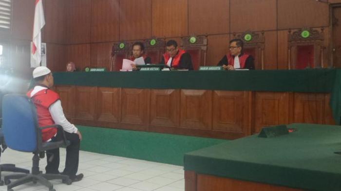 Sidang Pembacaan Vonis, Daeng Azis Hanya Menundukkan Kepala