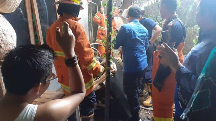 Tak Hanya Padamkan Api, Damkar Pemkab Tabalong Kalsel Juga Sering Evakuasi Binatang Berbahaya