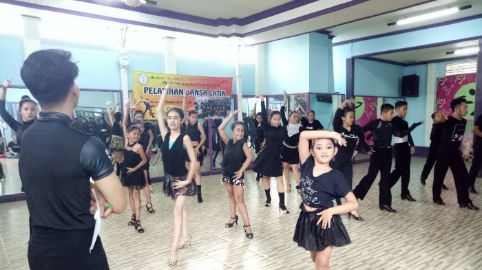 Persiapan Kejurnas 2018 di Lombok, 34 Atlet Dancesport Kalsel Ikuti Pelatihan Dansa Latin