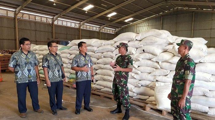 Khawatir Virus Corona Berdampak pada Stok Beras, Dandim Barabai Sidak di Gudang Bulog Barabai HST