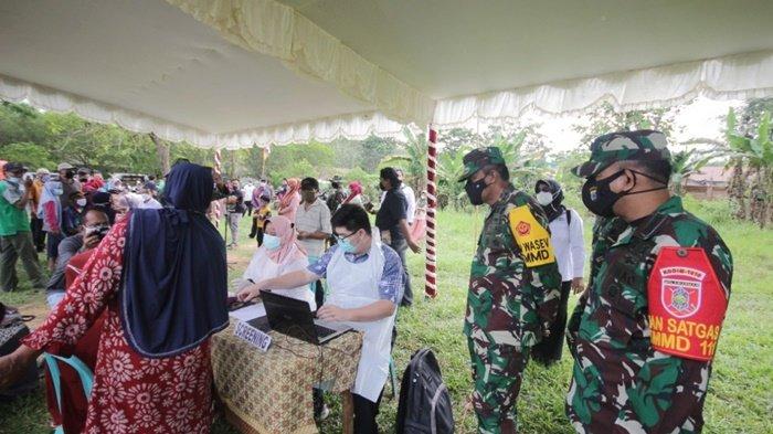 Dinas Kesehatan Kabupaten Tapin Lakukan Vaksinasi Massal di Lokasi TMMD ke-111