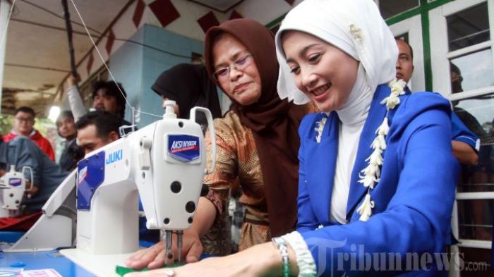 Desy Ratnasari Menjomblo saat Dilantik