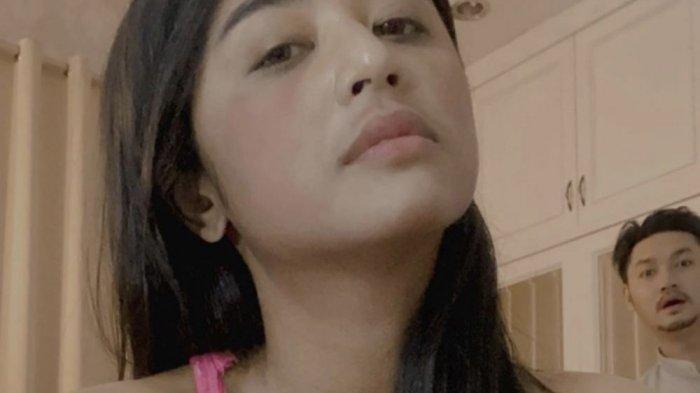 Dewi Perssik tanpa Make Up