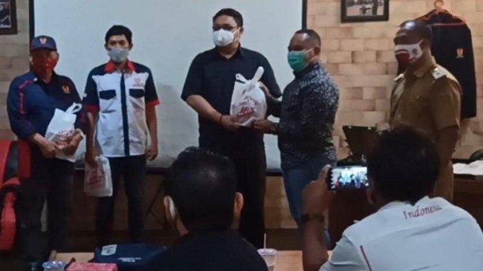 Tingkatkan Imun Tubuh, KONI Kalteng Bagikan 1.500 Paket Vitamin ke Pengurus Kabupaten dan Kota