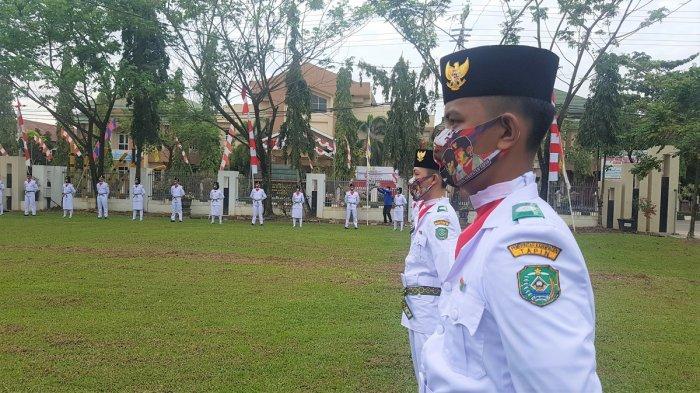Dibatasi karena Pandemi Covid, Wabup Tapin Kukuhkan 10 Anggota Paskibra