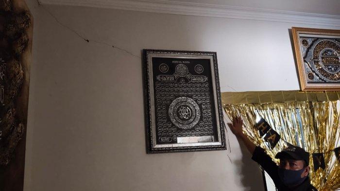 Pemasangan Tiang Pancang Pembangunan Gedung Bakeuda, Dinding Rumah Warga Jadi Retak