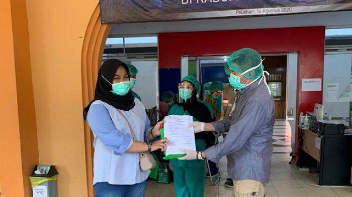 Tes Swab 25 Orang Positif Covid-19,  12 Pasien Covid-19 Sembuh di Fasyansus Tanahlaut Dipulangkan