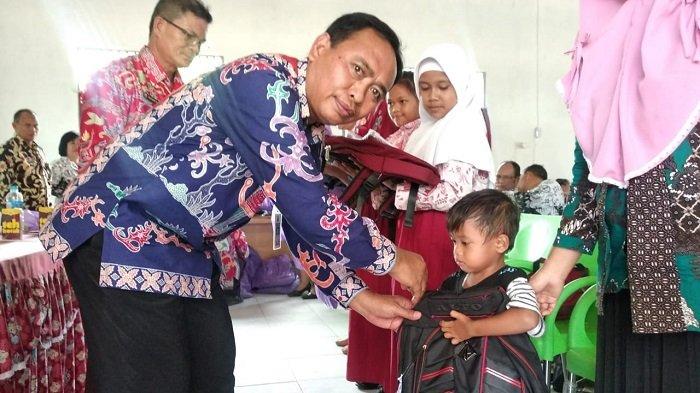 Terdampak Puting Beliung, Disdik Bantu Ini untuk Anak Sekolah di Mentangai Kapuas