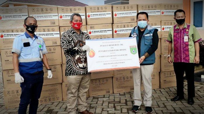PT WBM Salurkan Bantuan APD ke Tim Gugus Tanbu, Tala dan Provinsi Kalsel