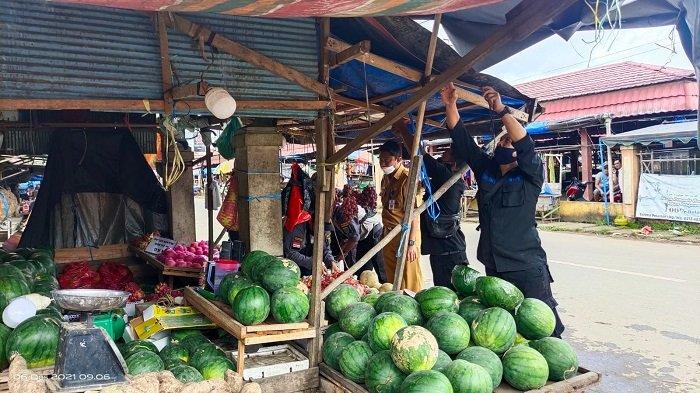 Berjualan di Trotoar, Pedagang Pasar Kapar Ditertibkan Disperindag Tabalong