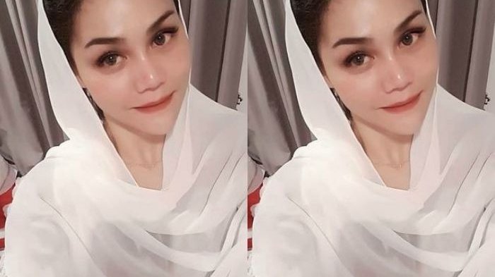 DJ Butterfly Banjir Pujian! Bukan Gara-gara Lucinta Tapi Karena Pakai Sandal Jepit dan Celana Ini