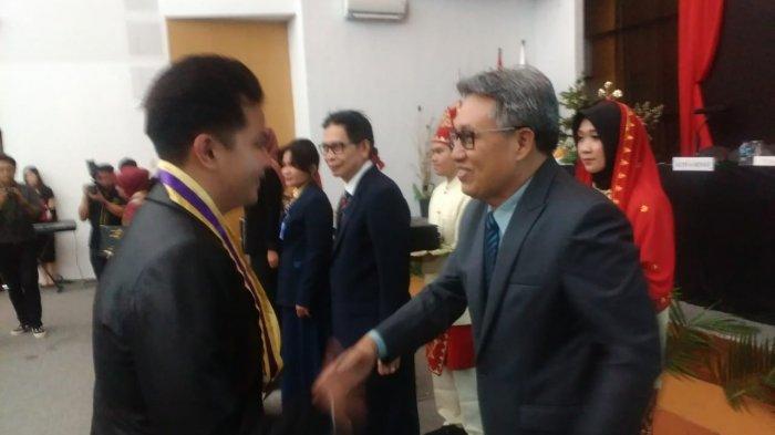 Saldy Menangis Dipelukan Orangtua, 13 Dokter Gigi Baru Fakultas Kedokteran Gigi ULM Disumpah