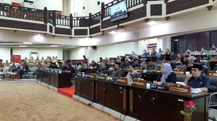 Rapat Paripurna DPRD Kalsel Kembali Bahas Soal Raperda APBD Kalsel 2020