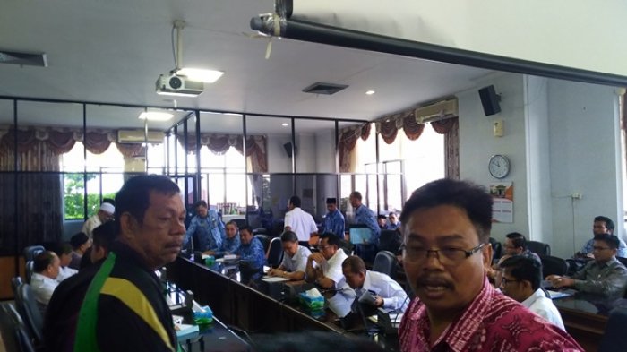 Buruh Bongkar Muat Pelabuhan Datangi DPRD Kalsel, Ini Keluhan Mereka