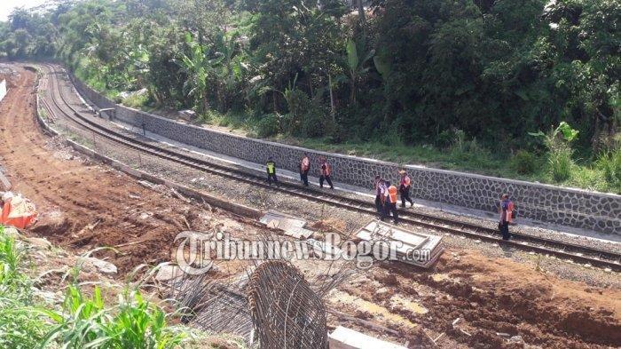 Sempat Diingatkan Warga, Longsor Timbun Pekerja Double Track di Bogor, 2 Tewas