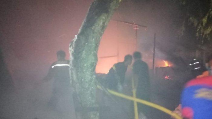 Dua Rumah di Jalan Manggis Palangkaraya Terbakar Minggu Dinihari